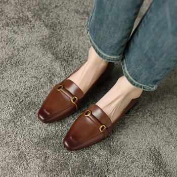 2023 אביב נשים נעלי עור מפוצל נשים מוקסינים מוצק בוהן מרובע עבה נעליים עקב נשים רטרו אבזם נמוך עקב נשים משאבות