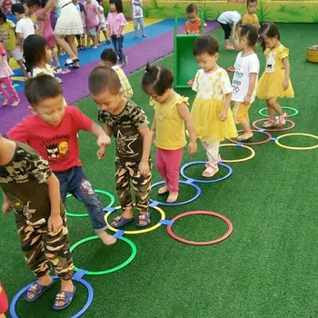 חיצונית ילדים מצחיק אימון גופני ספורט צעצועים סריג לקפוץ הטבעת להגדיר את המשחק עם 10 חישוקים משחקי ילדים מודיעין פיתוח