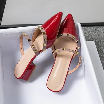 קיץ עם עקבים גבוהים נעלי בית לנשים מותג אופנה תוכנן אדום מזדמנים סנדלי עם הצביע מסמרות גודל גדול 41-43